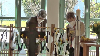 Aktion "Freude / Blumen" im Familiengottesdienst am Ostersonntag