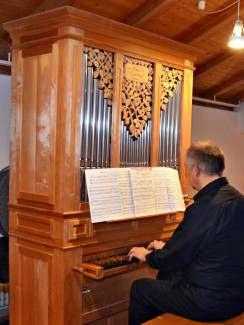 Bernhard Gillitzer an der Orgel
