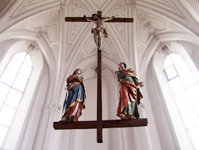 Wallfahrtskirche Mariä Himmelfahrt in Aufkirchen - Kreuzigungsgruppe
